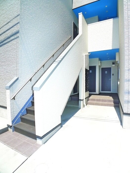 物件外観写真5　(エントランス部分)