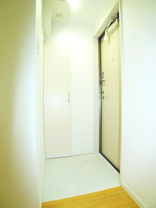 物件内観写真16　(玄関)