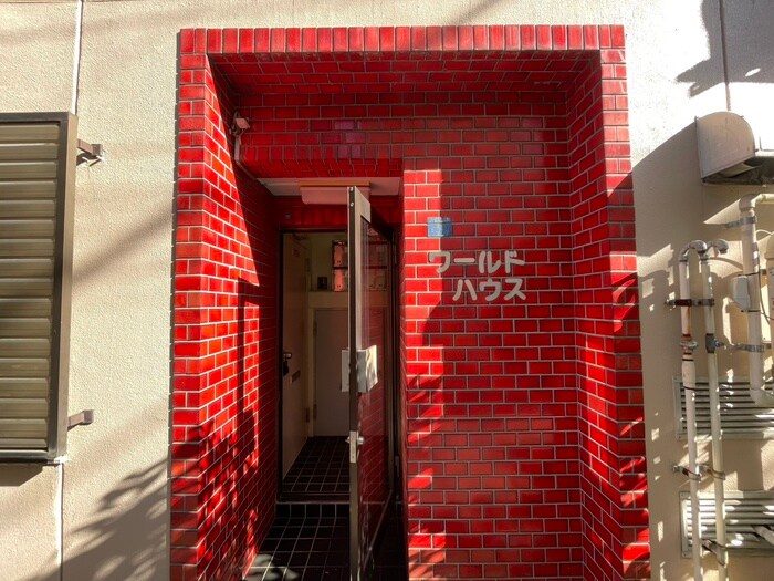 物件外観写真4　(エントランス部分)