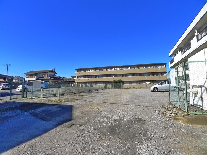 物件外観写真3　(駐車場)