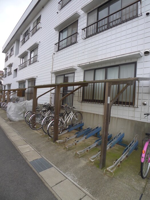 物件外観写真4　(駐輪場)