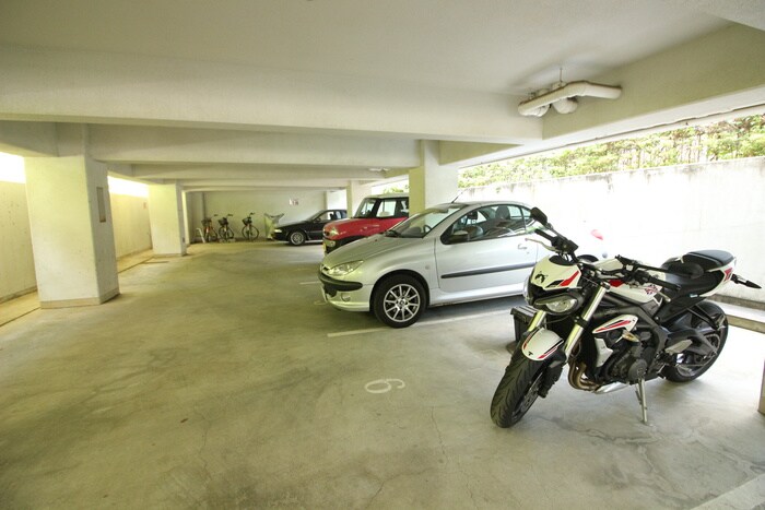 物件外観写真5　(駐車場)