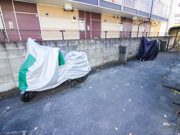 物件外観写真5　(駐輪場)