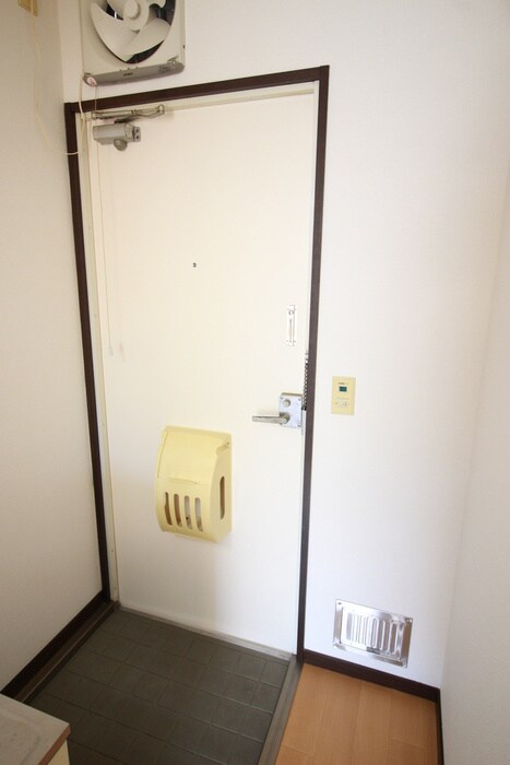 物件内観写真10　(玄関)