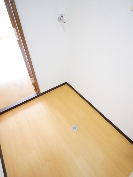 物件内観写真17　(洗濯機置場)