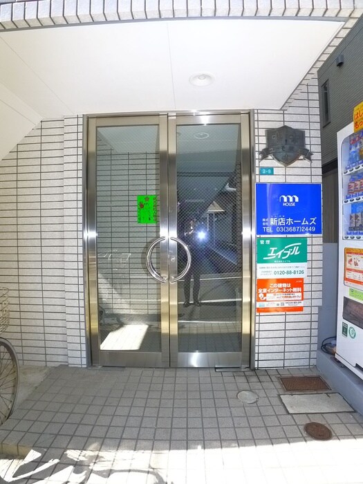 物件外観写真5　(エントランス部分)