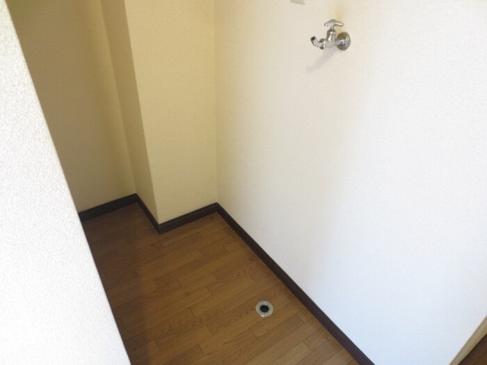 物件内観写真11　(洗濯機置場)