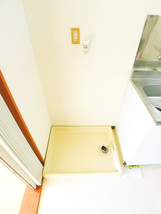 物件内観写真18　(洗濯機置場)