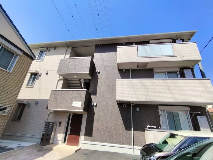 物件外観写真2　(エントランス部分)