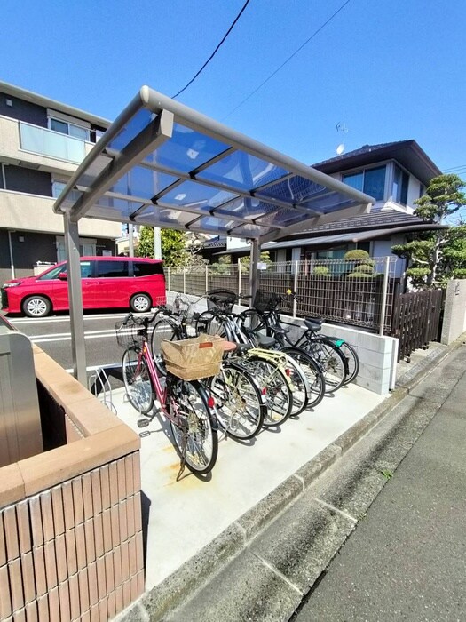 物件外観写真4　(駐輪場)