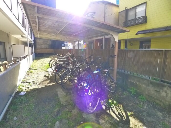 物件外観写真4　(駐輪場)