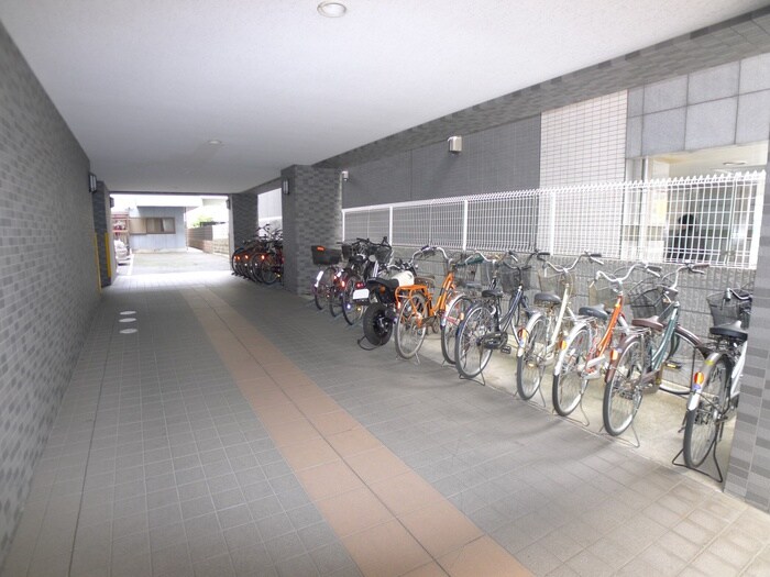 物件外観写真5　(駐輪場)