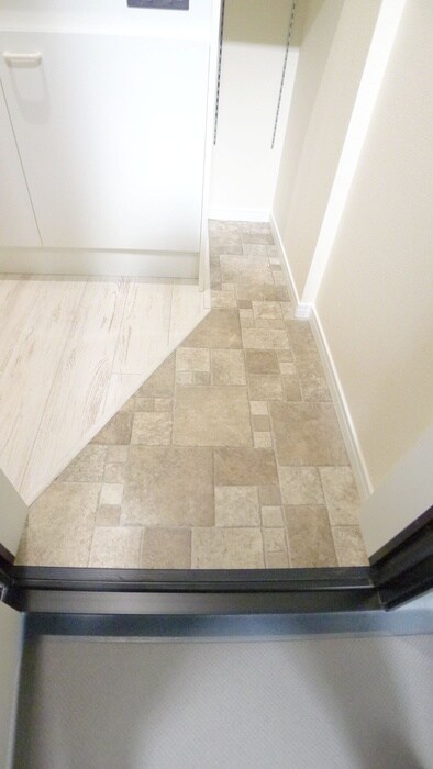 物件内観写真17　(玄関)