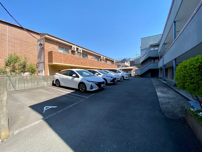 物件外観写真5　(駐車場)