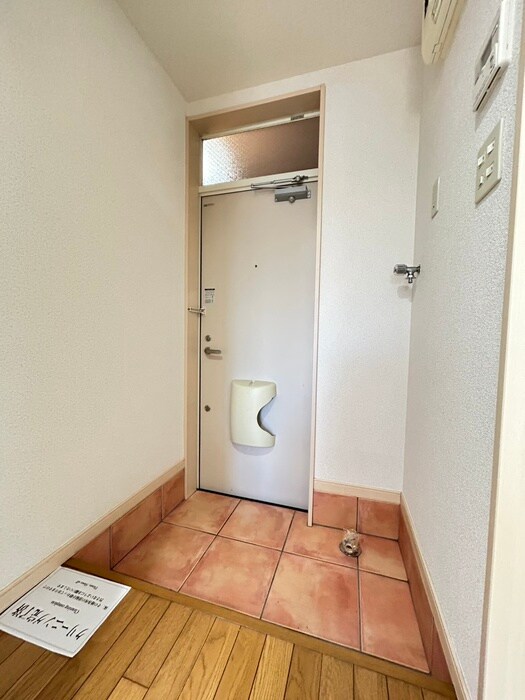 物件内観写真16　(玄関)