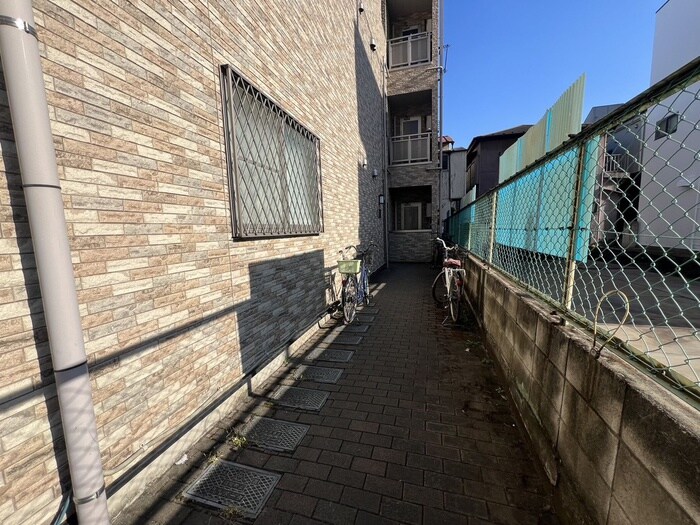 物件外観写真4　(エントランス部分)