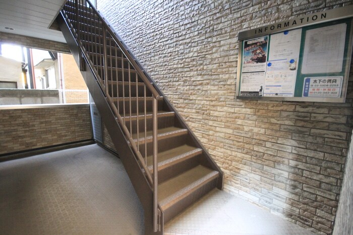 物件外観写真5　(エントランス部分)