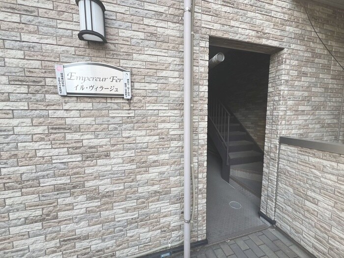 物件外観写真6　(エントランス部分)