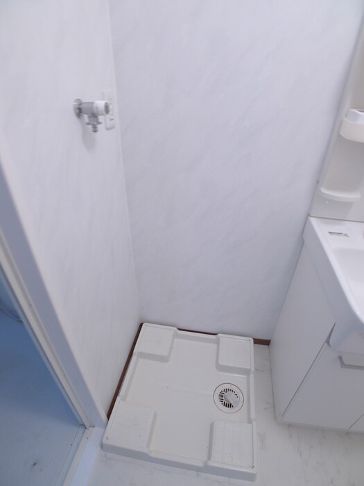 物件内観写真6　(洗濯機置場)