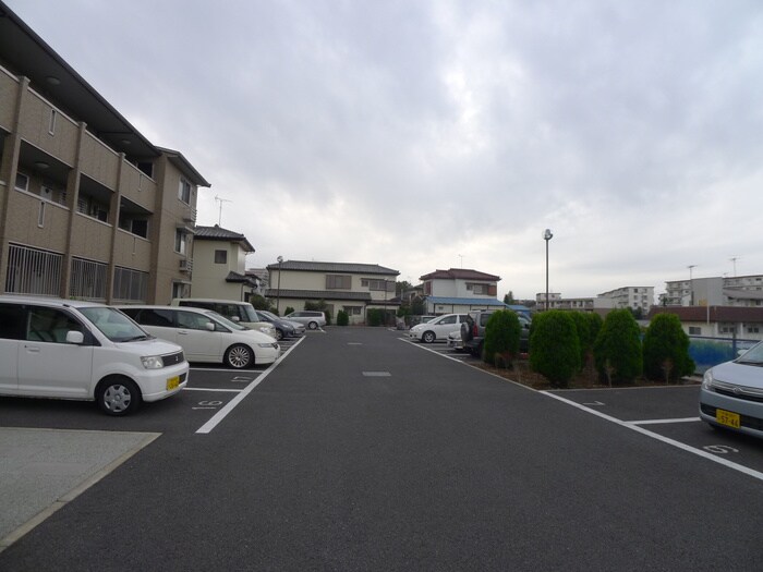 物件外観写真4　(駐車場)