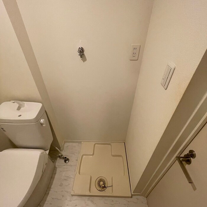 物件内観写真12　(洗濯機置場)