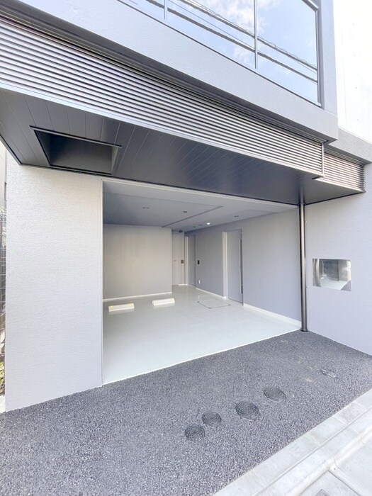 物件外観写真6　(駐車場)