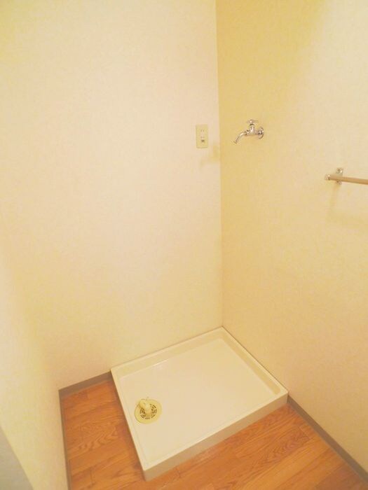 物件内観写真15　(洗濯機置場)