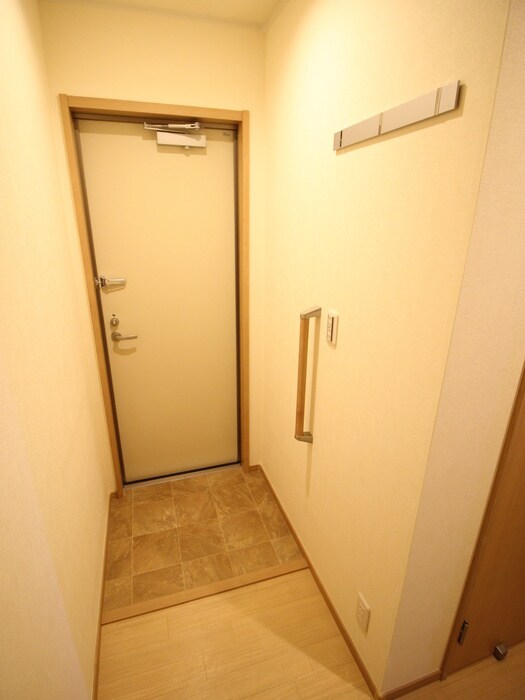 物件内観写真17　(玄関)
