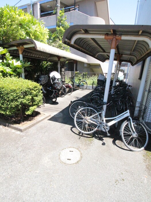 物件外観写真4　(駐輪場)
