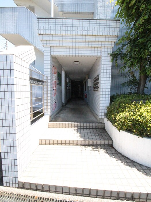 物件外観写真5　(エントランス部分)