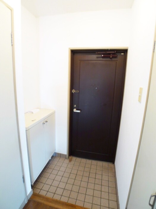 物件内観写真16　(玄関)