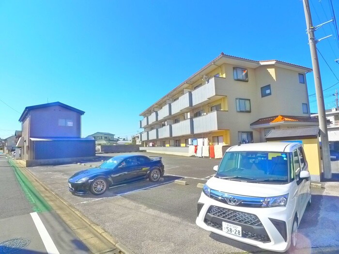 物件外観写真4　(駐車場)