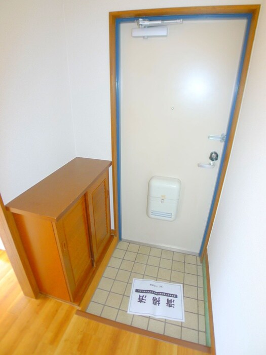 物件内観写真16　(玄関)