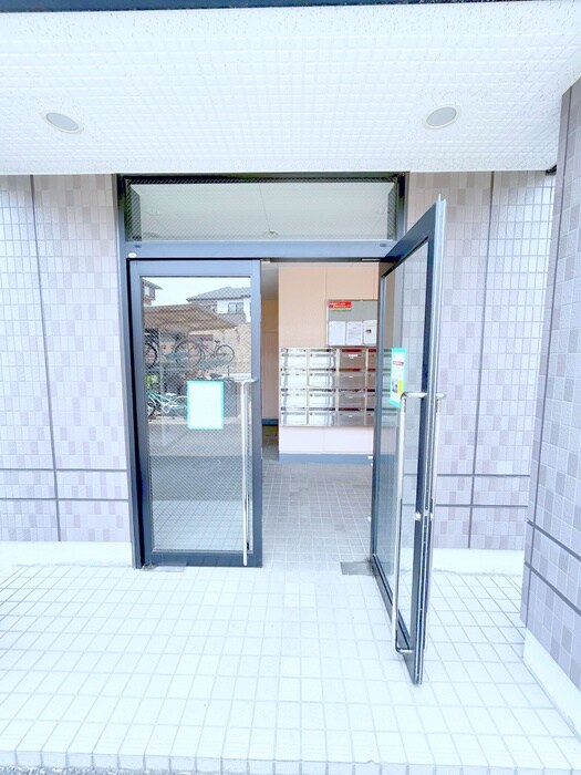物件外観写真3　(エントランス部分)