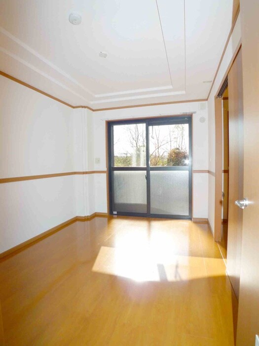 物件内観写真10　(室内からの展望)