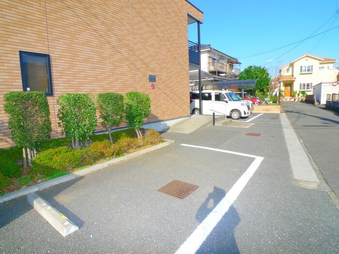 物件外観写真3　(駐車場)