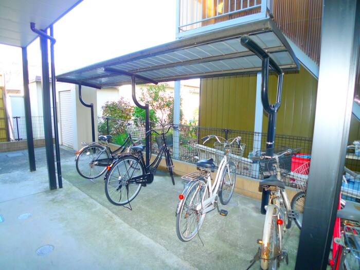 物件外観写真4　(駐輪場)