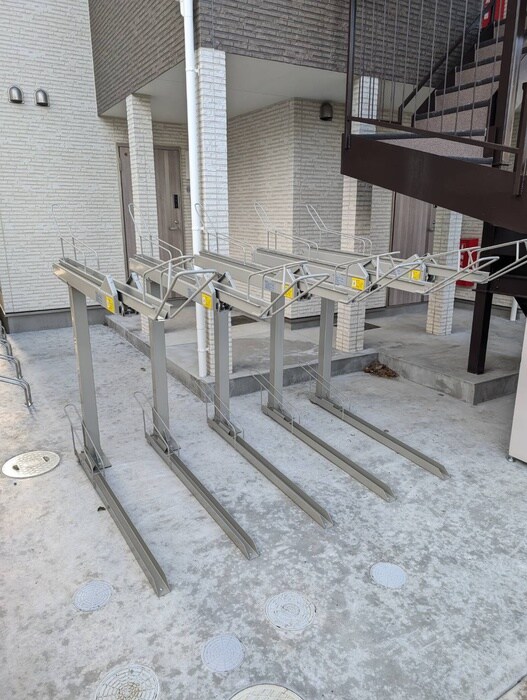 物件外観写真5　(駐輪場)