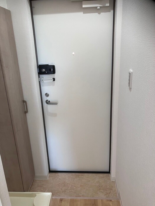 物件内観写真14　(玄関)