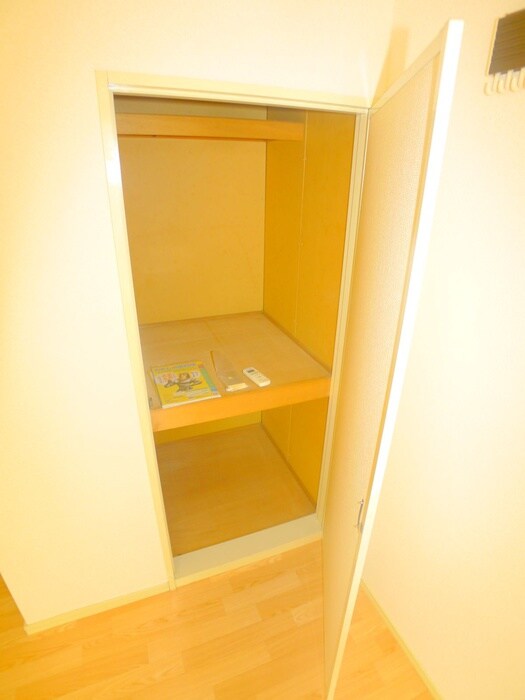 物件内観写真12　(収納)