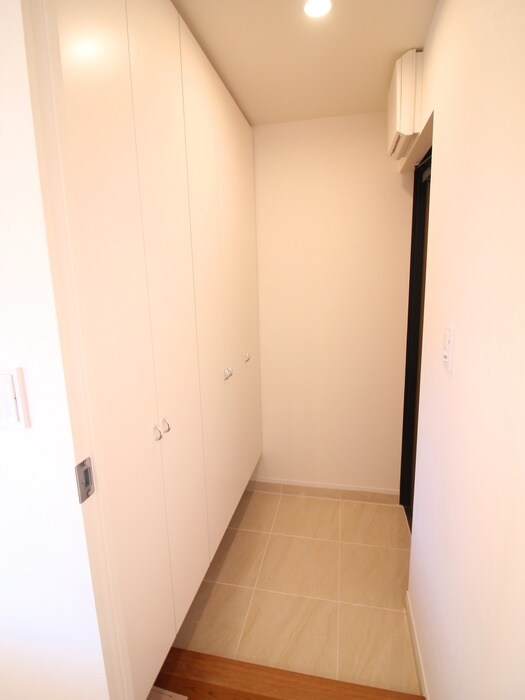 物件内観写真15　(玄関)