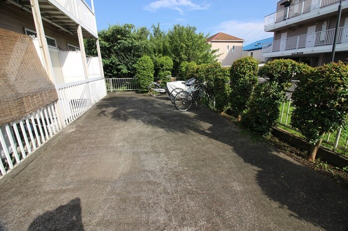 物件外観写真2　(駐輪場)