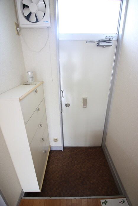 物件内観写真7　(玄関)
