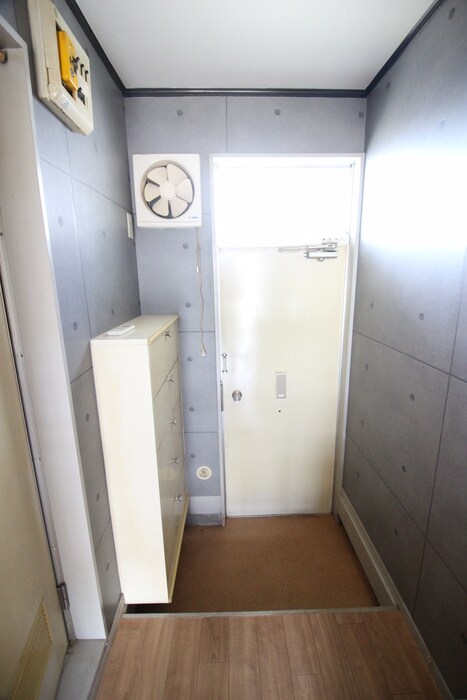 物件内観写真7　(玄関)