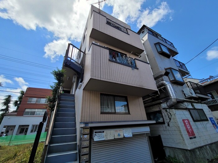 物件外観写真1　(エントランス部分)