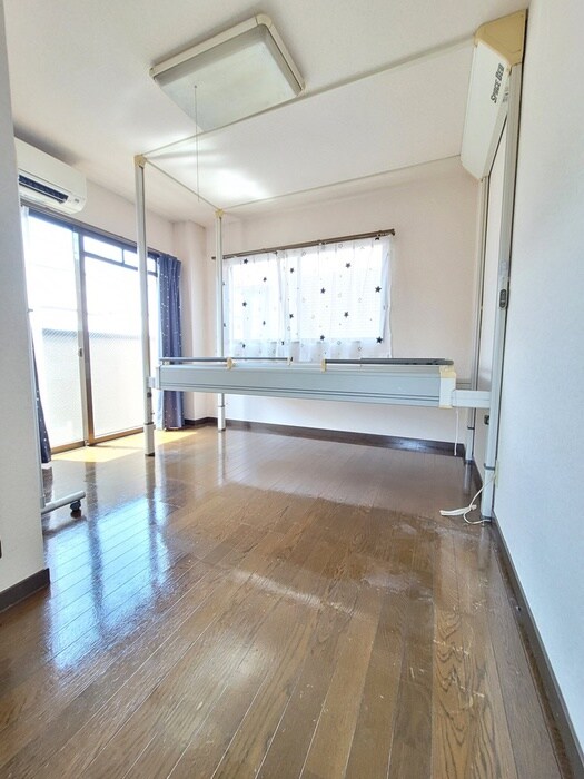 物件内観写真7　(室内からの展望)