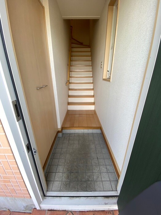 物件内観写真14　(玄関)