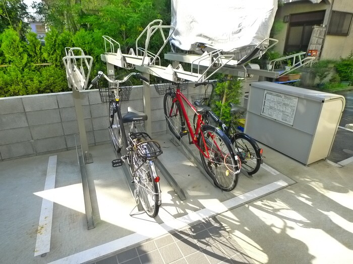 物件外観写真3　(駐輪場)