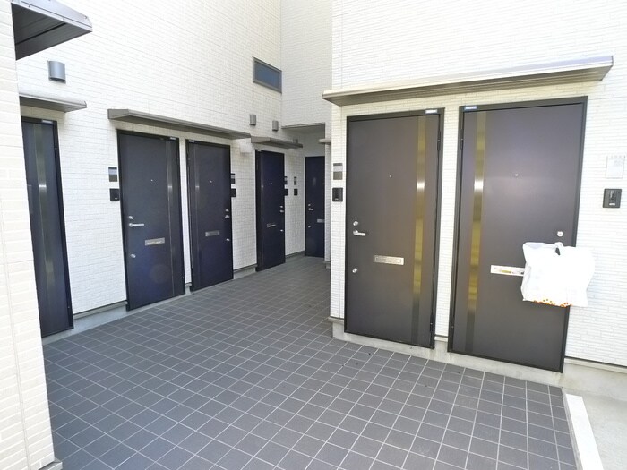 物件外観写真4　(エントランス部分)