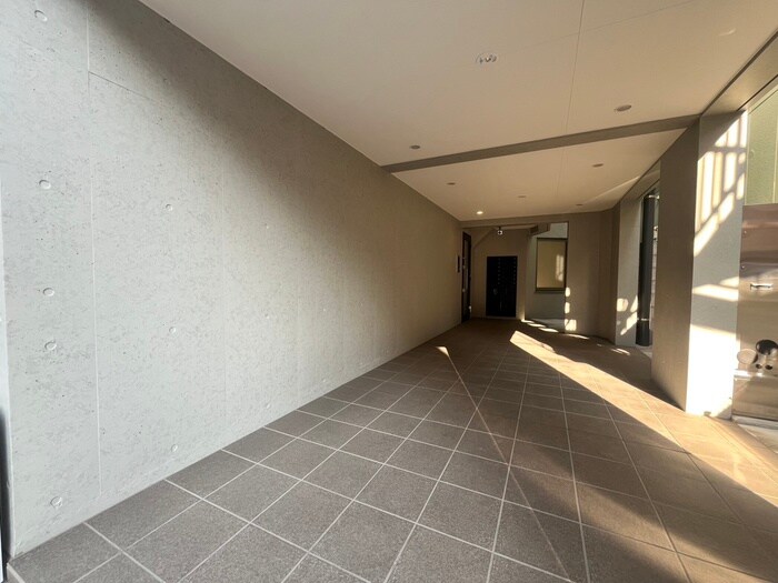 物件外観写真2　(エントランス部分)